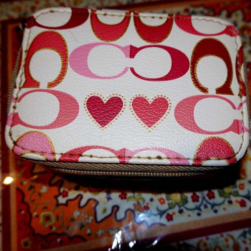 COACH WHITE/HEARTS TRIPLE PILL BOX CASE SIGNATURE COATED LEATHER CANVAS  *NEW*